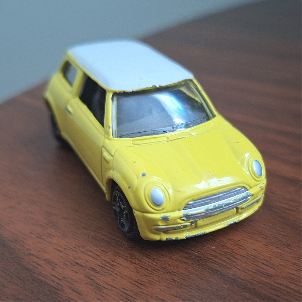 Motormax Yellow 2001 Mini Cooper Model 6057